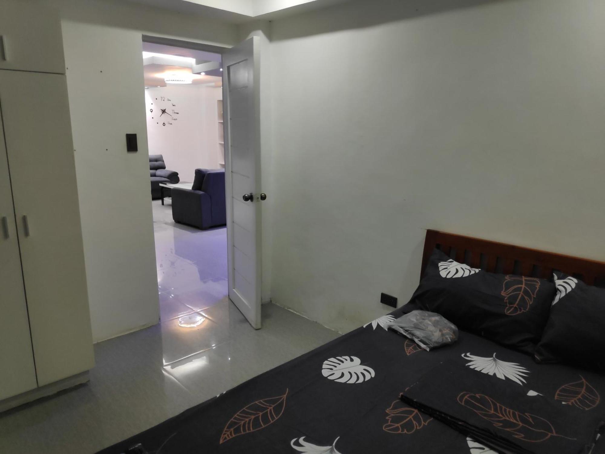Tagaytay Staycation By Naya And Darla W Free Swimming Pool, Wifi & Netflix