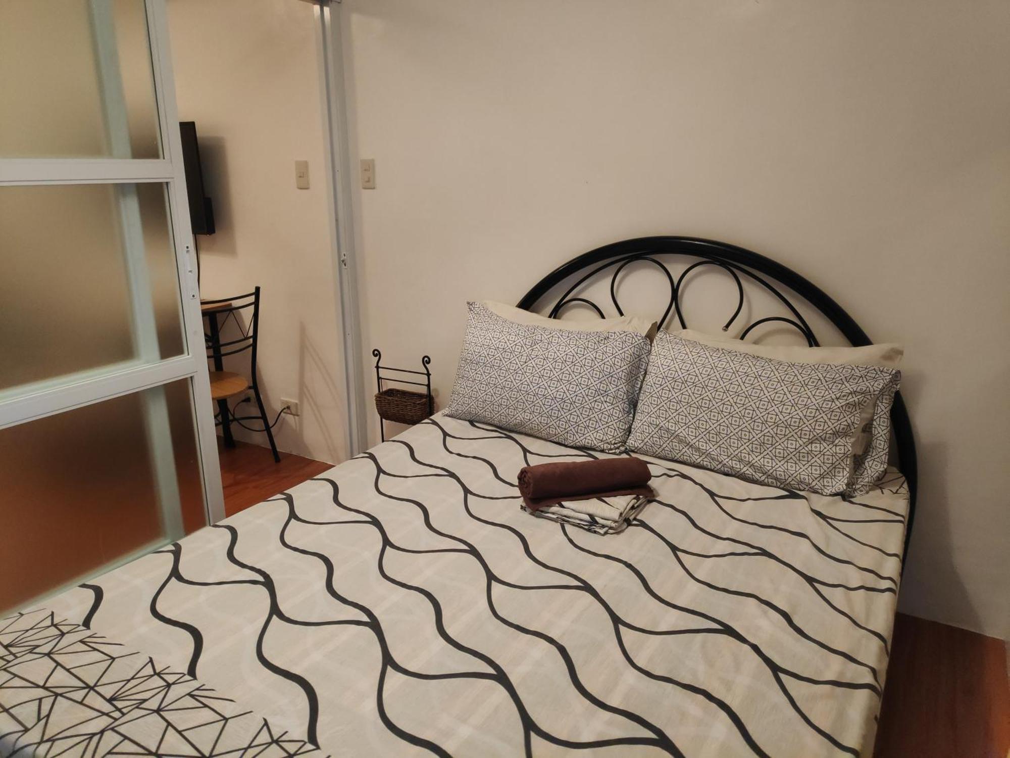 Apartment Tagaytay Staycation By Naya And Darla W Free Swimming Pool, Wifi & Netflix